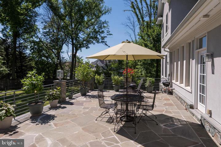 9830 River Road Potomac, MD 20854 - Photo 5 of 31 Patio view