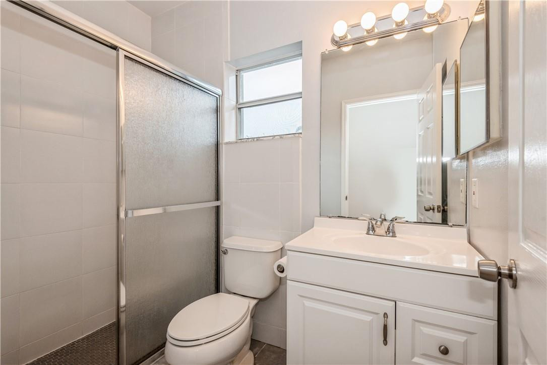 16135 Emerald Cove Road Weston, FL 33331 - Photo 13 of 17 Bathroom #2
