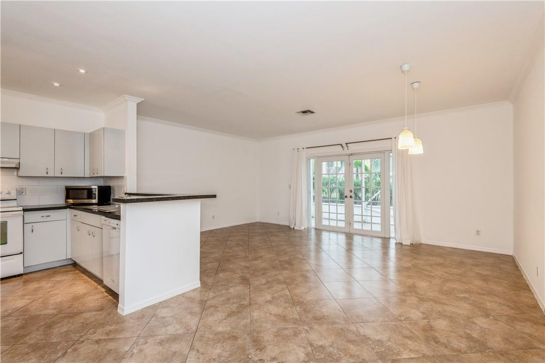 16135 Emerald Cove Road Weston, FL 33331 - Photo 2 of 17 Family Room