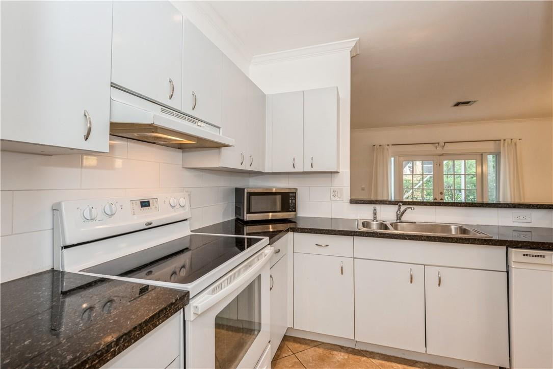 16135 Emerald Cove Road Weston, FL 33331 - Photo 3 of 17 Kitchen