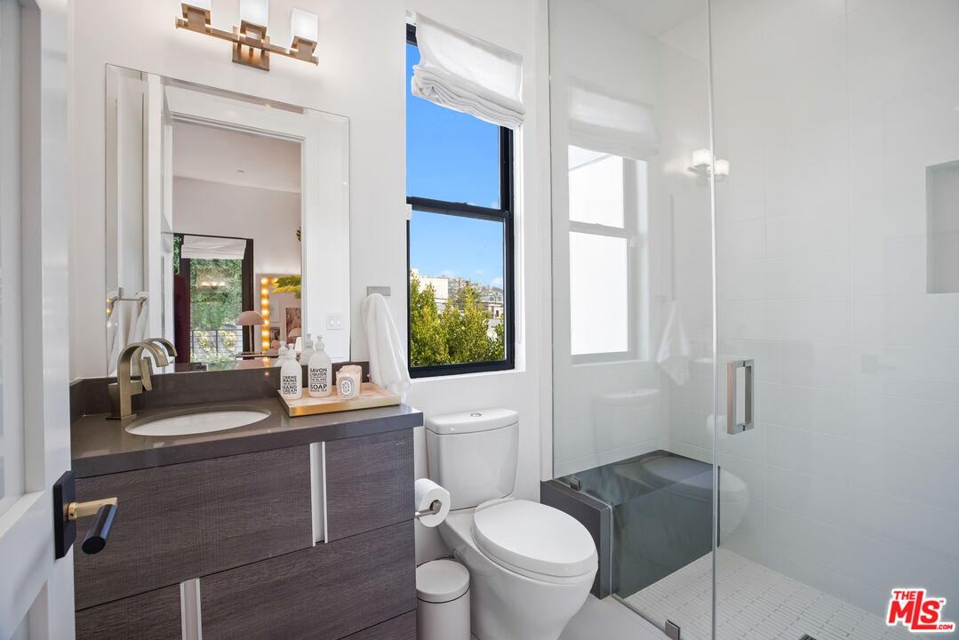 8929 Rangely Avenue West Hollywood, CA 90048 - Photo 25 of 32 Gallery Image 25
