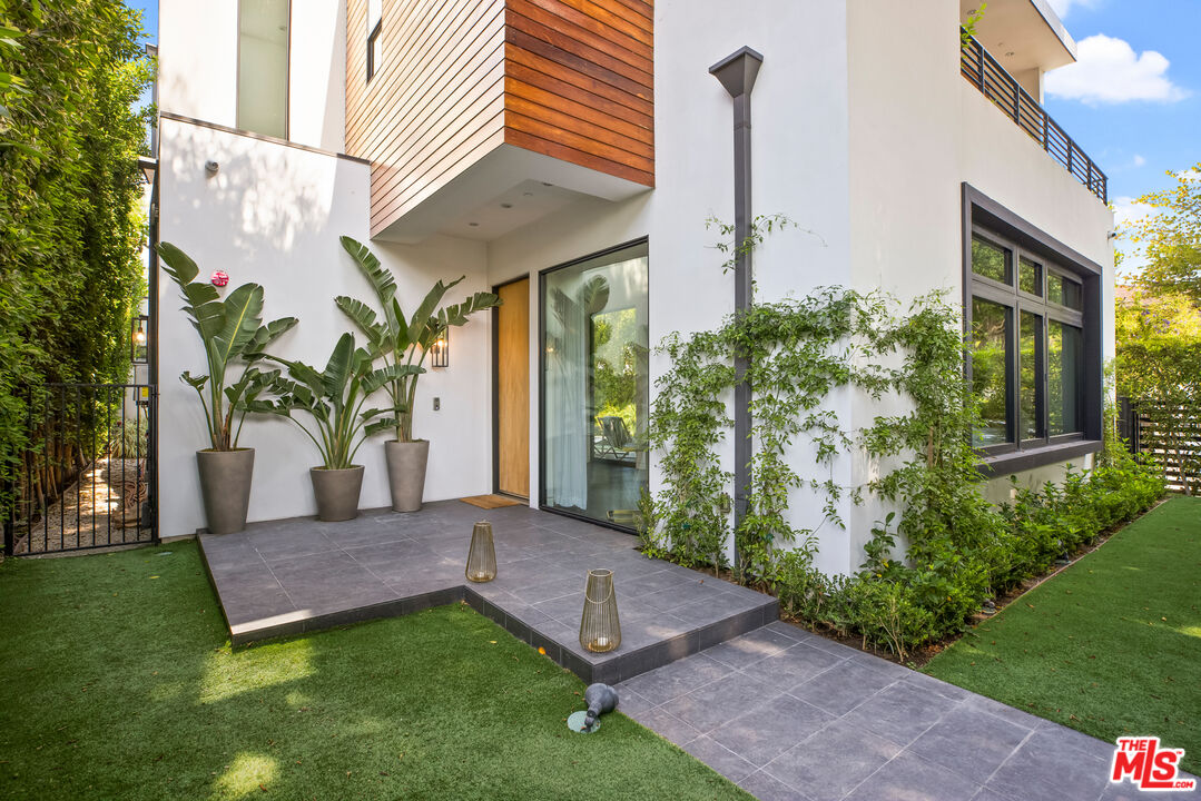 8929 Rangely Avenue West Hollywood, CA 90048 - Photo 4 of 32 Gallery Image 4
