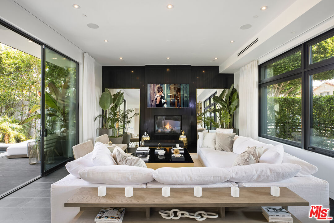 8929 Rangely Avenue West Hollywood, CA 90048 - Photo 6 of 32 Gallery Image 6
