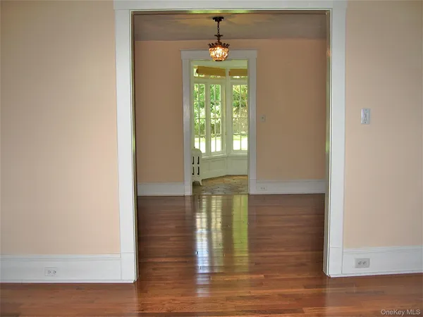 $5,500 | 15 Maple Grove Street, Great Neck, NY 11023