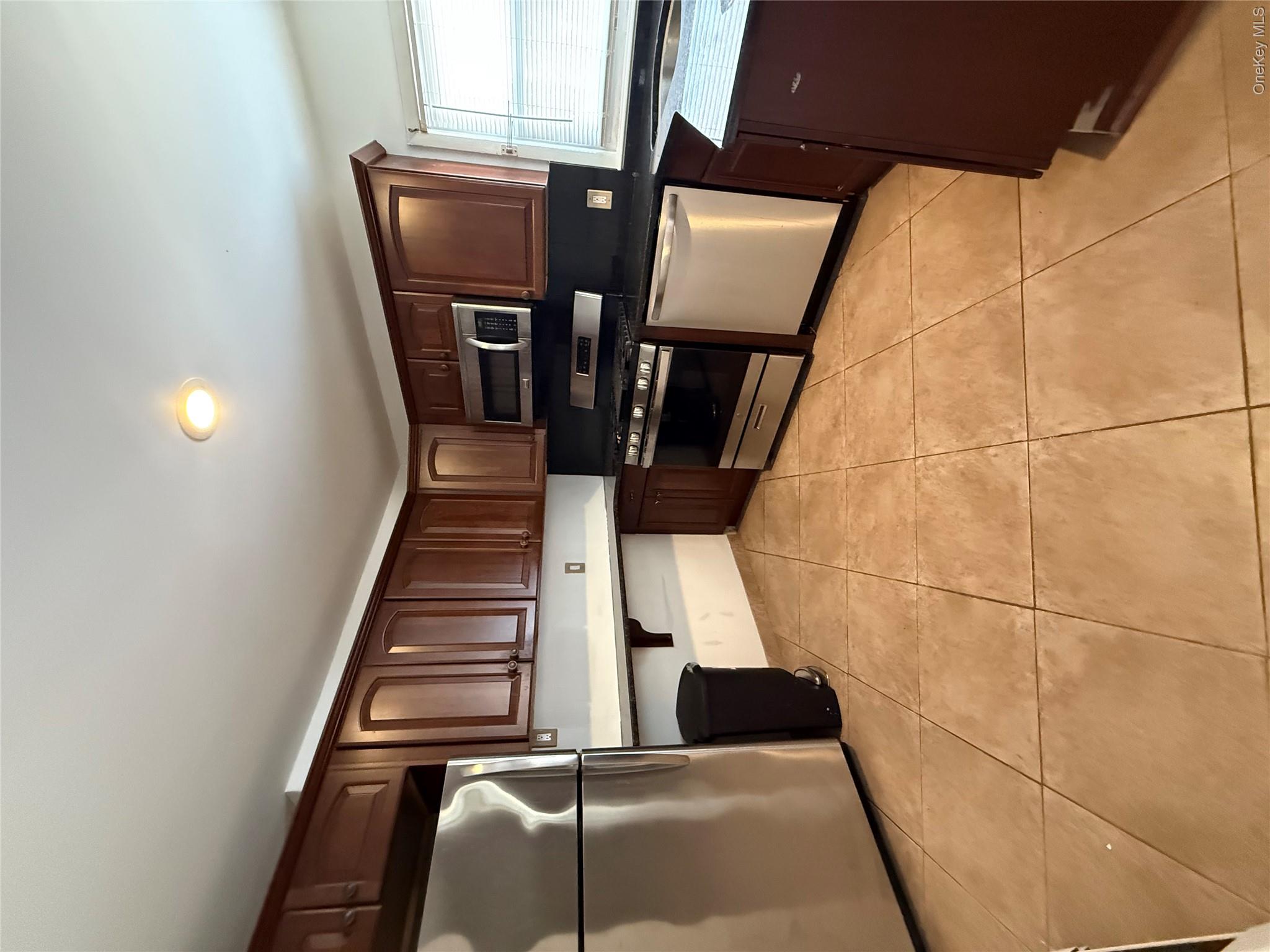 15 Maple Grove Street Great Neck, NY 11023 - Photo 9 of 22