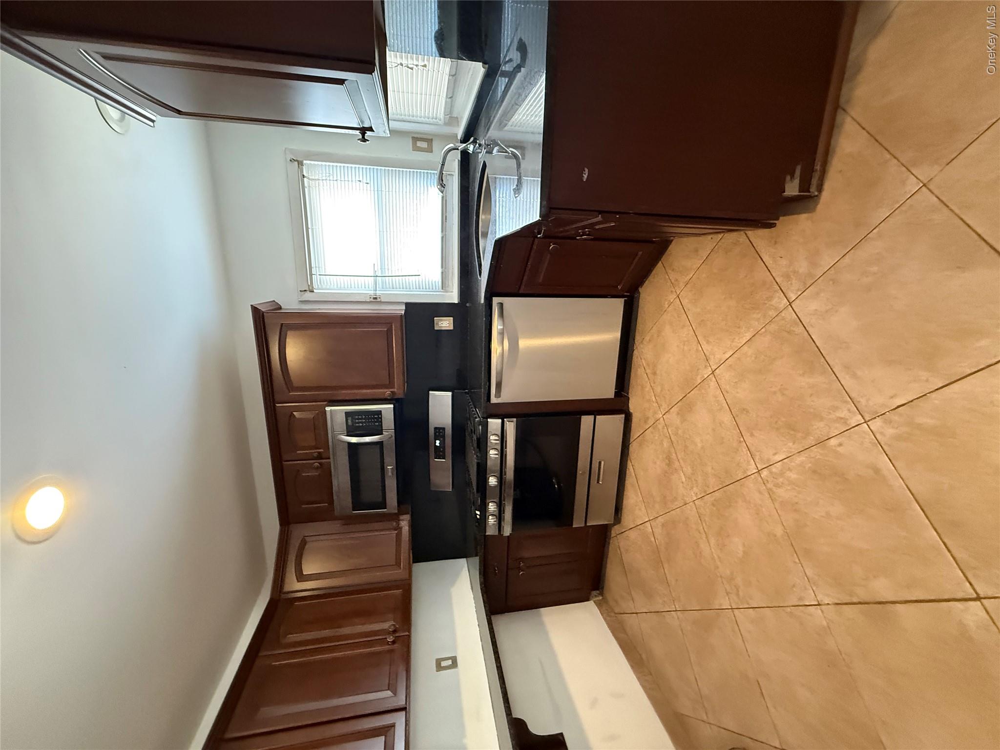 15 Maple Grove Street Great Neck, NY 11023 - Photo 10 of 22