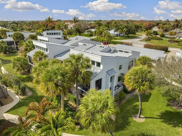$3,300 | 2155 Galleon Drive, Unit E4, Vero Beach, FL 32963