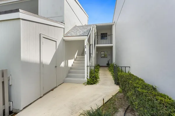 $3,300 | 2155 Galleon Drive, Unit E4, Vero Beach, FL 32963