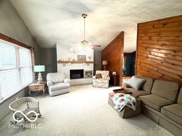 $374,900 | 1301 North Maple Street, Veedersburg, IN 47987