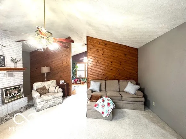 $374,900 | 1301 North Maple Street, Veedersburg, IN 47987