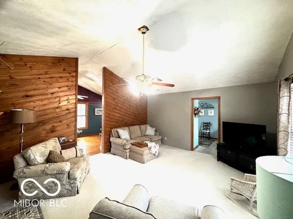 $374,900 | 1301 North Maple Street, Veedersburg, IN 47987