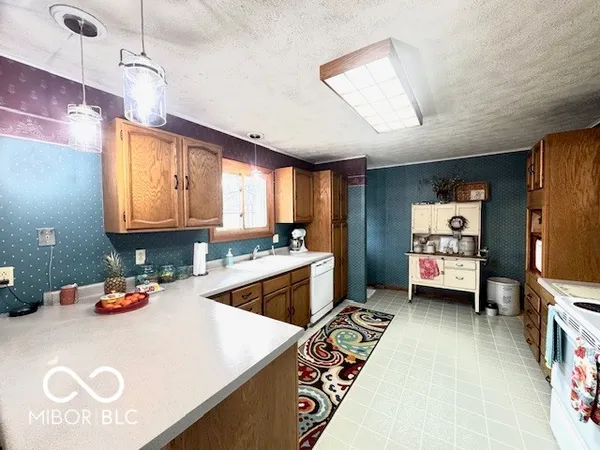$374,900 | 1301 North Maple Street, Veedersburg, IN 47987