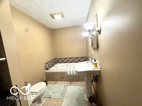 $374,900 | 1301 North Maple Street, Veedersburg, IN 47987