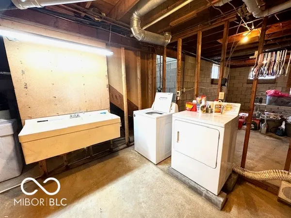 $374,900 | 1301 North Maple Street, Veedersburg, IN 47987