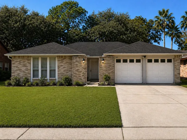 $2,100 | 309 Meadow Wood Court, League City, TX 77573