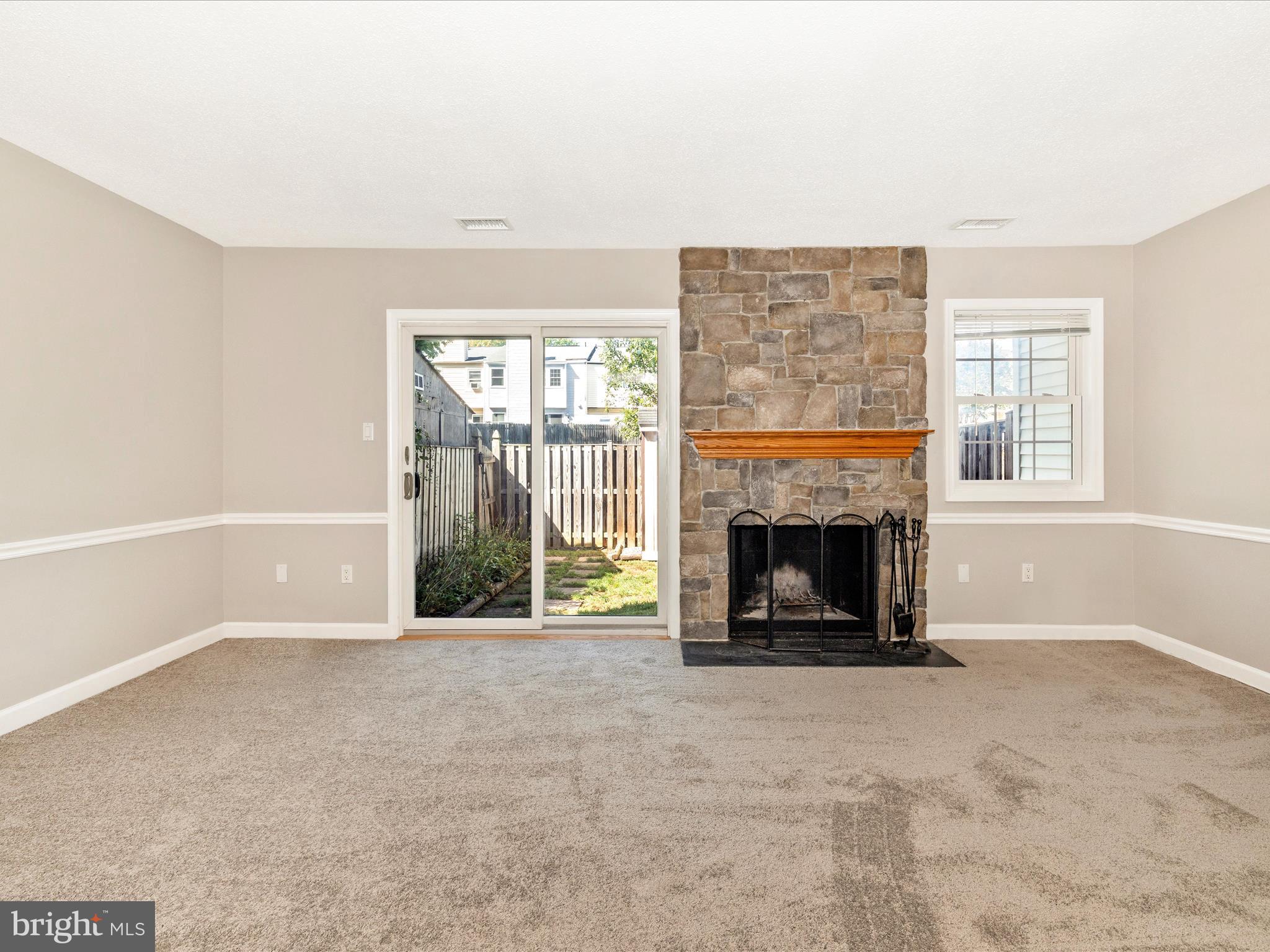 17422 Hughes Road Poolesville, MD 20837 - Photo 6 of 48 Living Area