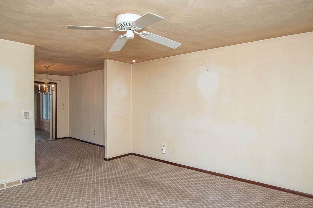 10 Greenview Road Cranston, RI 02920 - Photo 18 of 42 Gallery Image 18