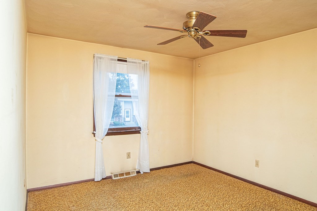 10 Greenview Road Cranston, RI 02920 - Photo 39 of 42 Gallery Image 39