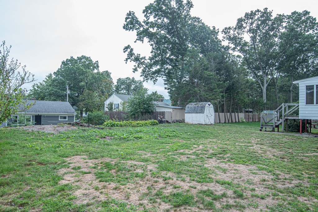10 Greenview Road Cranston, RI 02920 - Photo 7 of 42 Gallery Image 7
