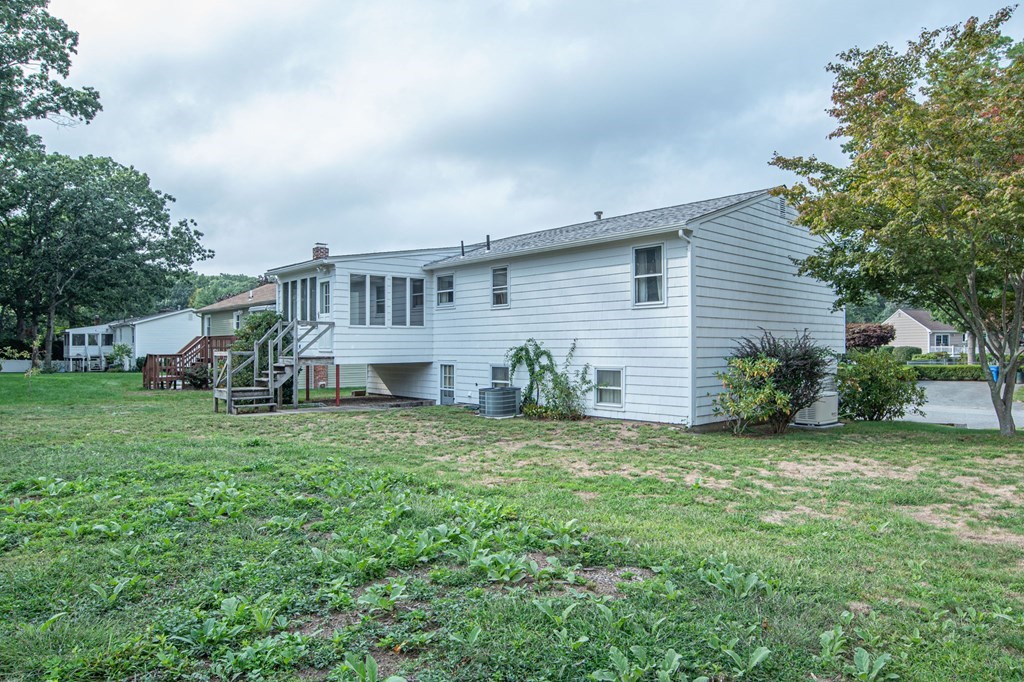 10 Greenview Road Cranston, RI 02920 - Photo 8 of 42 Gallery Image 8
