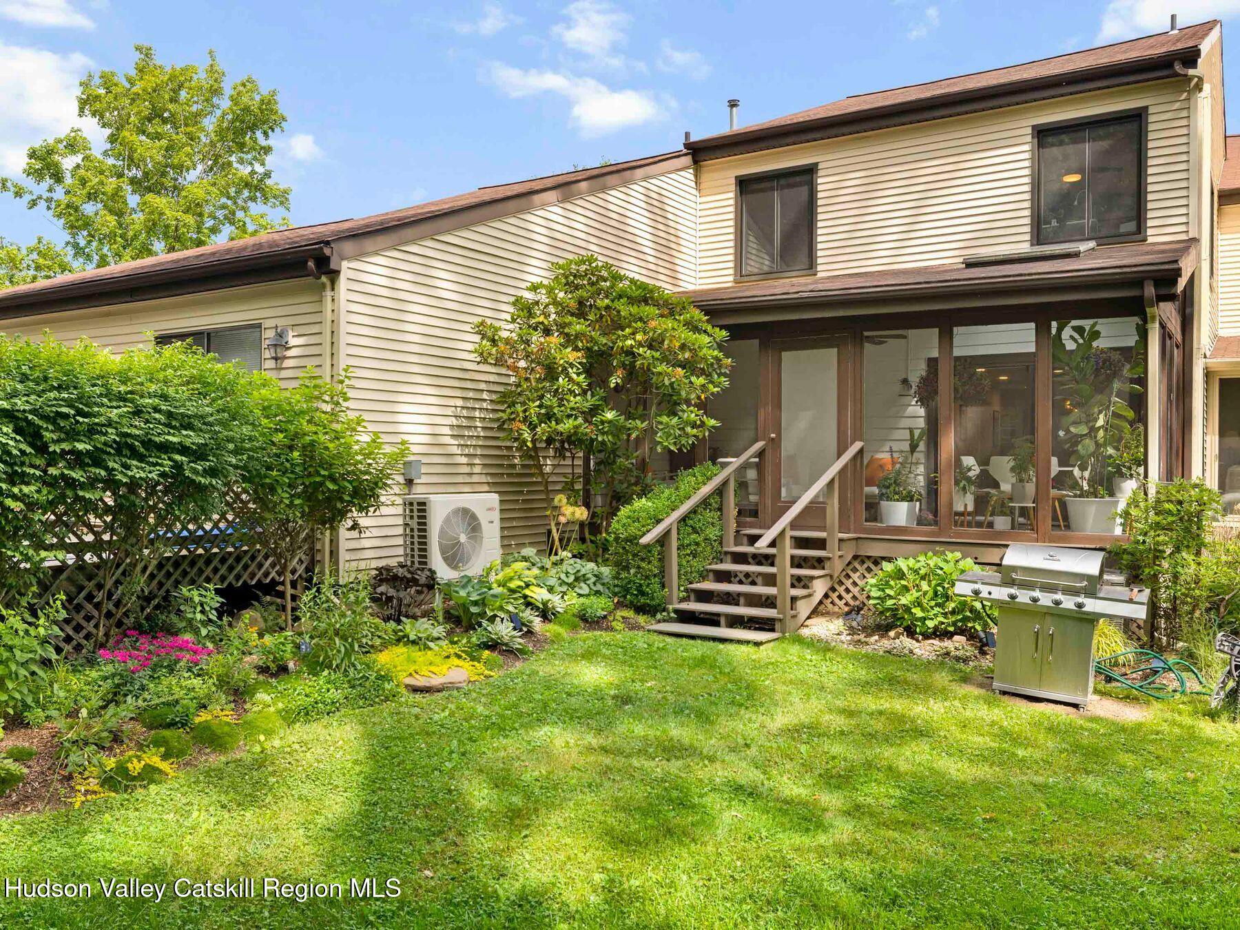 17 Knolls Court Woodstock, NY 12498 - Photo 2 of 44 photo_online_009