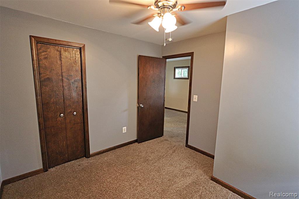 19554 Farmington Road Livonia, MI 48152 - Photo 38 of 40