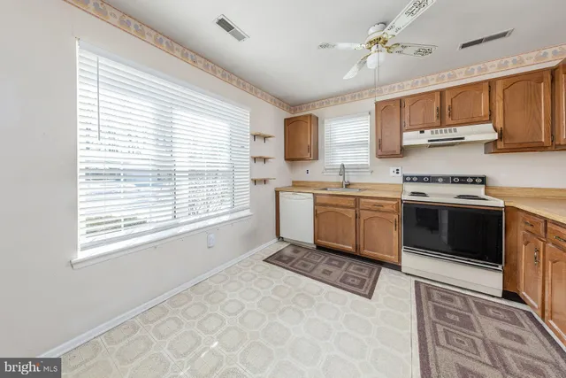 $279,900 | 27 Lakebridge Drive, Woodbury, NJ 08096