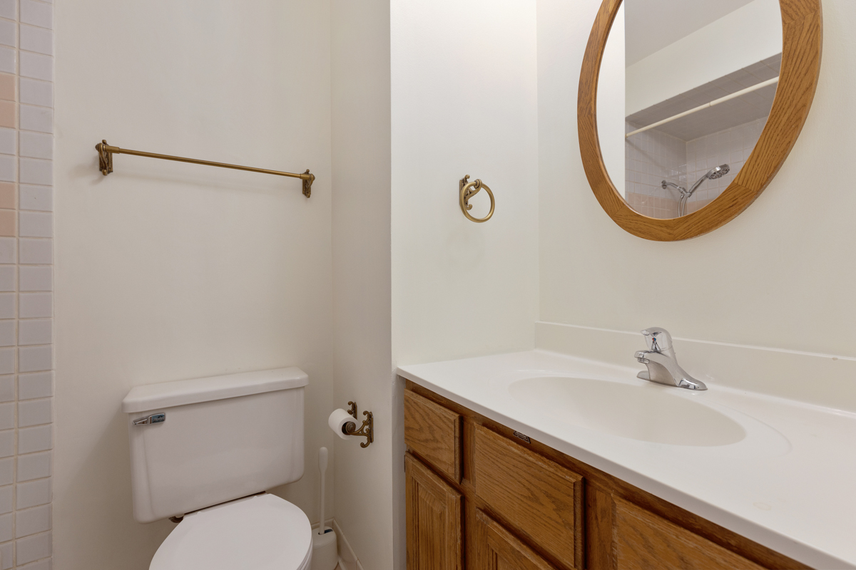 577 Exmoor Road Elk Grove Village, IL 60007 - Photo 13 of 20 Gallery Image 13