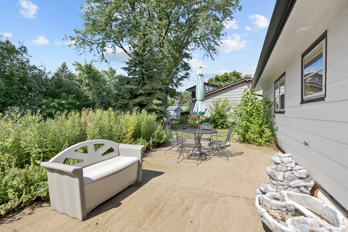577 Exmoor Road Elk Grove Village, IL 60007 - Photo 18 of 20 Gallery Image 18