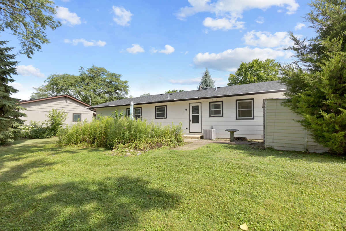 577 Exmoor Road Elk Grove Village, IL 60007 - Photo 19 of 20 Gallery Image 19