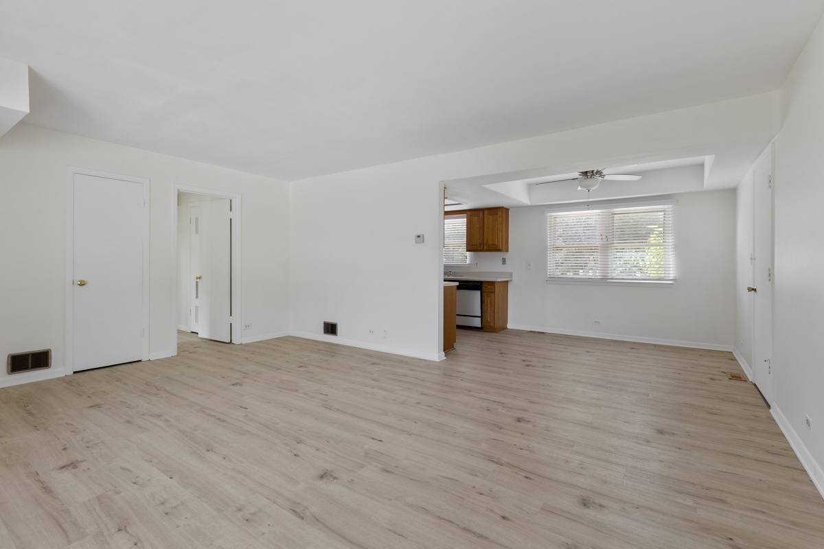 577 Exmoor Road Elk Grove Village, IL 60007 - Photo 5 of 20 Gallery Image 5
