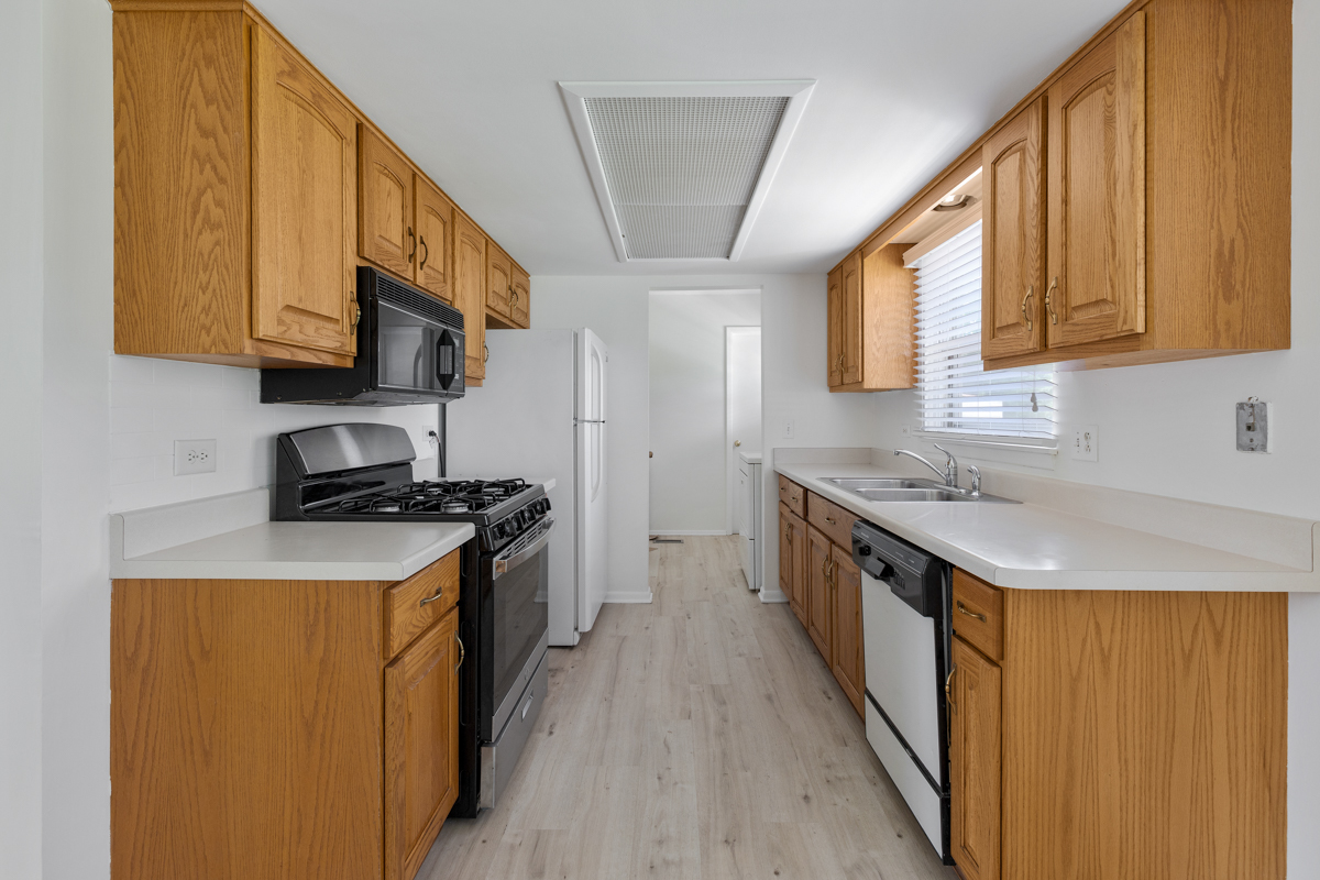 577 Exmoor Road Elk Grove Village, IL 60007 - Photo 6 of 20 Gallery Image 6