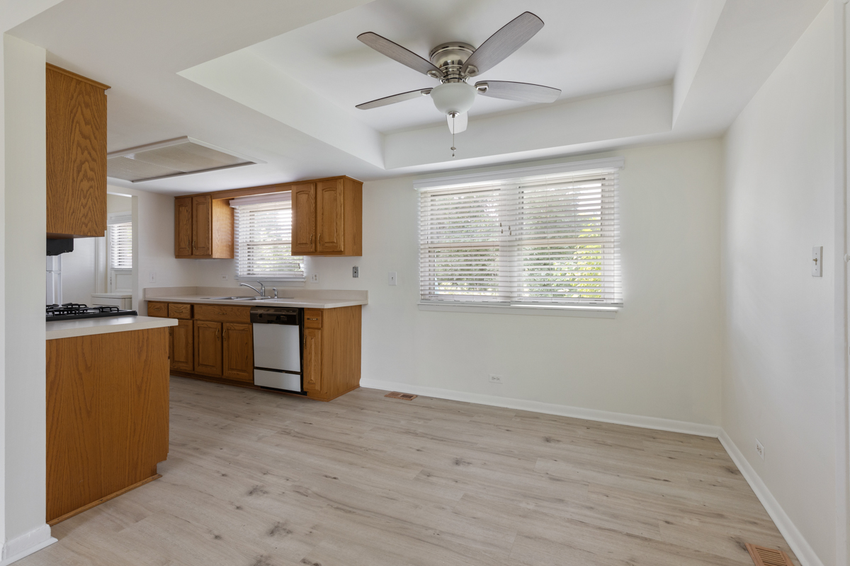 577 Exmoor Road Elk Grove Village, IL 60007 - Photo 8 of 20 Gallery Image 8