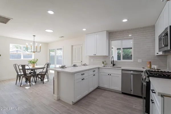 $2,700 | 1800 South Shafer Drive, Tempe, AZ 85281
