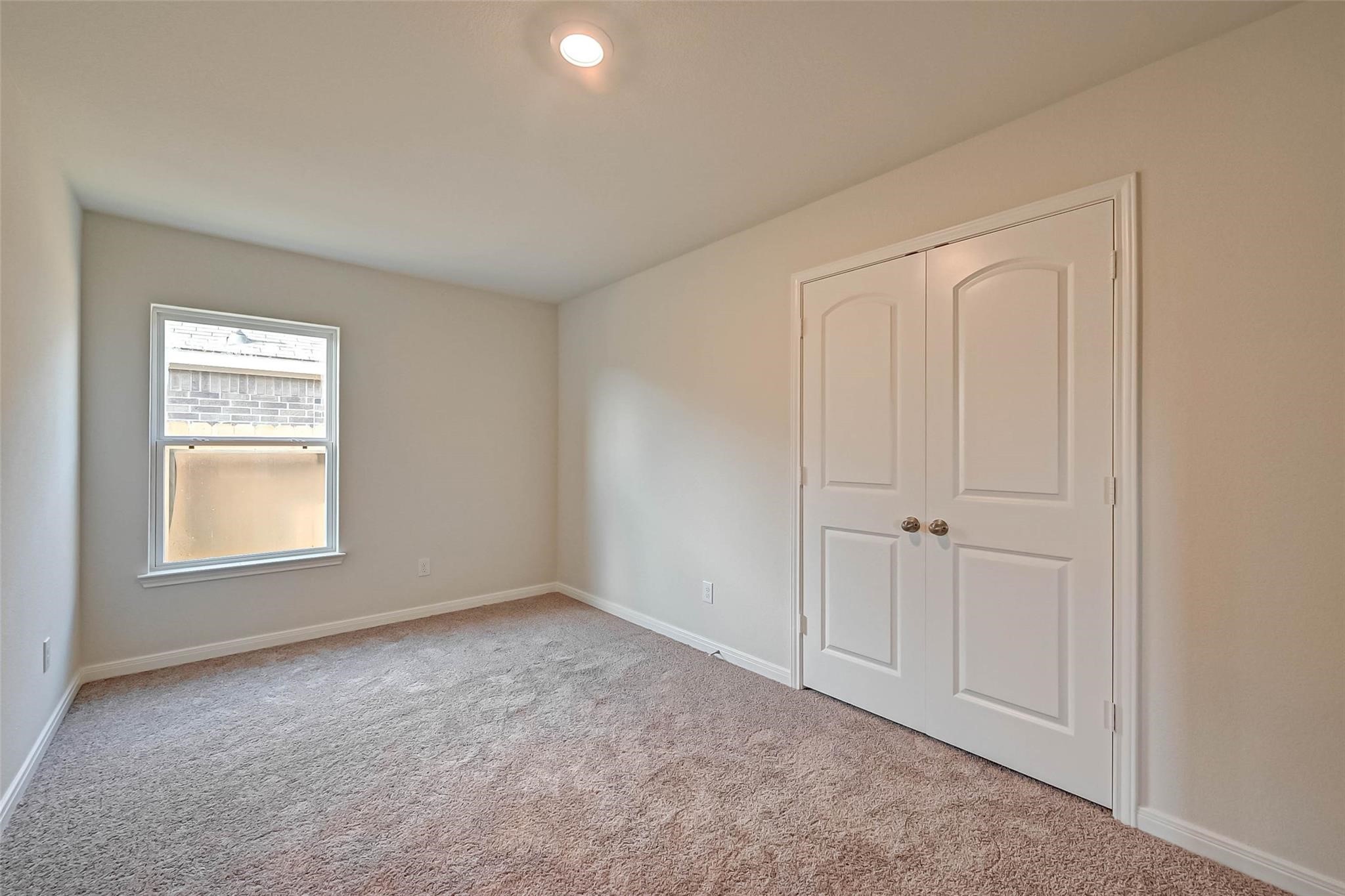 20834 Solstice Point Drive Hockley, TX 77447 - Photo 7 of 16 an empty room with windows and closet