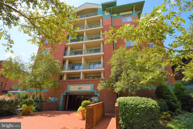 $3,099 | 610 North West Street, Unit 308, Alexandria, VA 22314