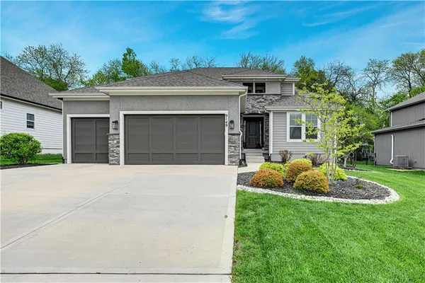 $800,000 | 9149 Green Road, Lenexa, KS 66227