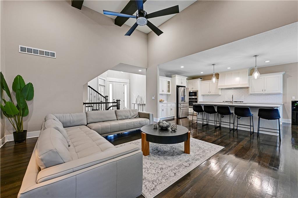 9149 Green Road Lenexa, KS 66227 - Photo 6 of 44