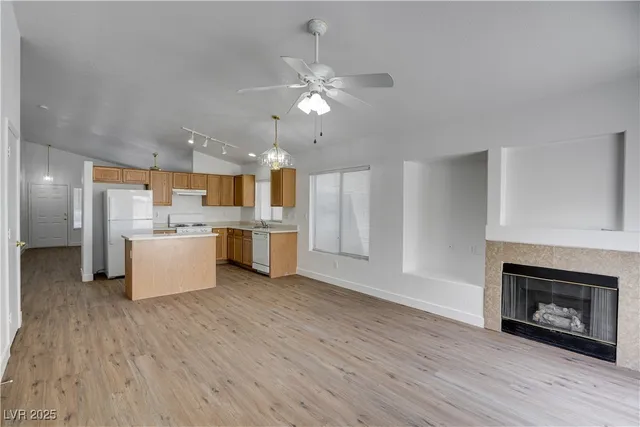 $2,045 | 10046 Catseye Cove Court, Las Vegas, NV 89183