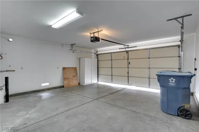 $2,045 | 10046 Catseye Cove Court, Las Vegas, NV 89183