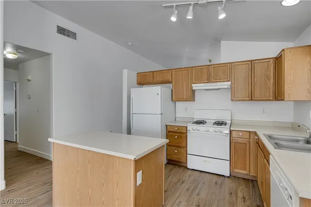 $2,045 | 10046 Catseye Cove Court, Las Vegas, NV 89183