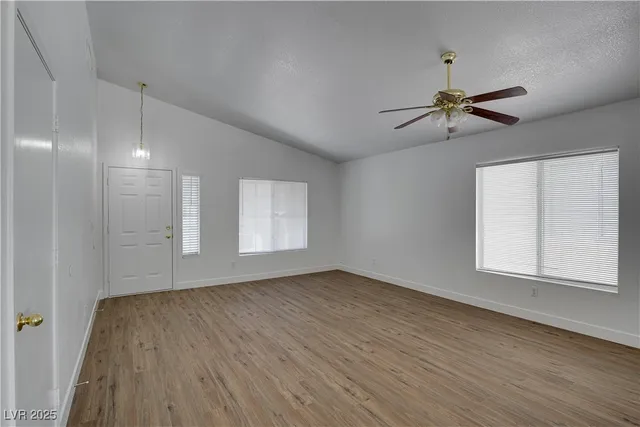 $2,045 | 10046 Catseye Cove Court, Las Vegas, NV 89183