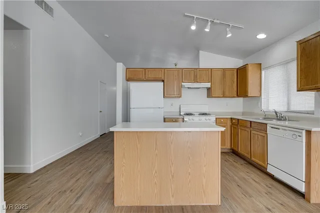 $2,045 | 10046 Catseye Cove Court, Las Vegas, NV 89183