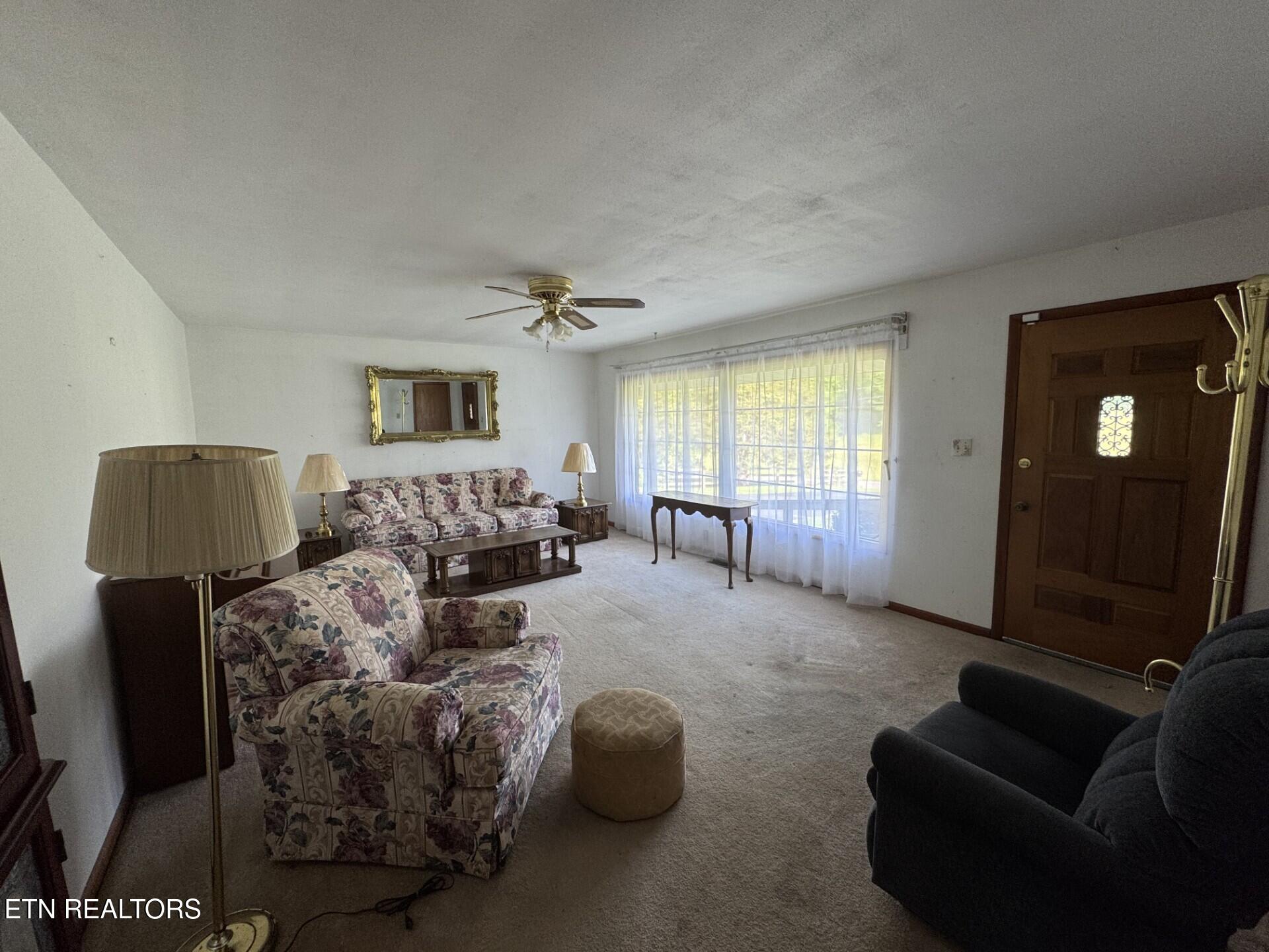 5401 Davis Ferry Road Loudon, TN 37774 - Photo 5 of 15 Living room