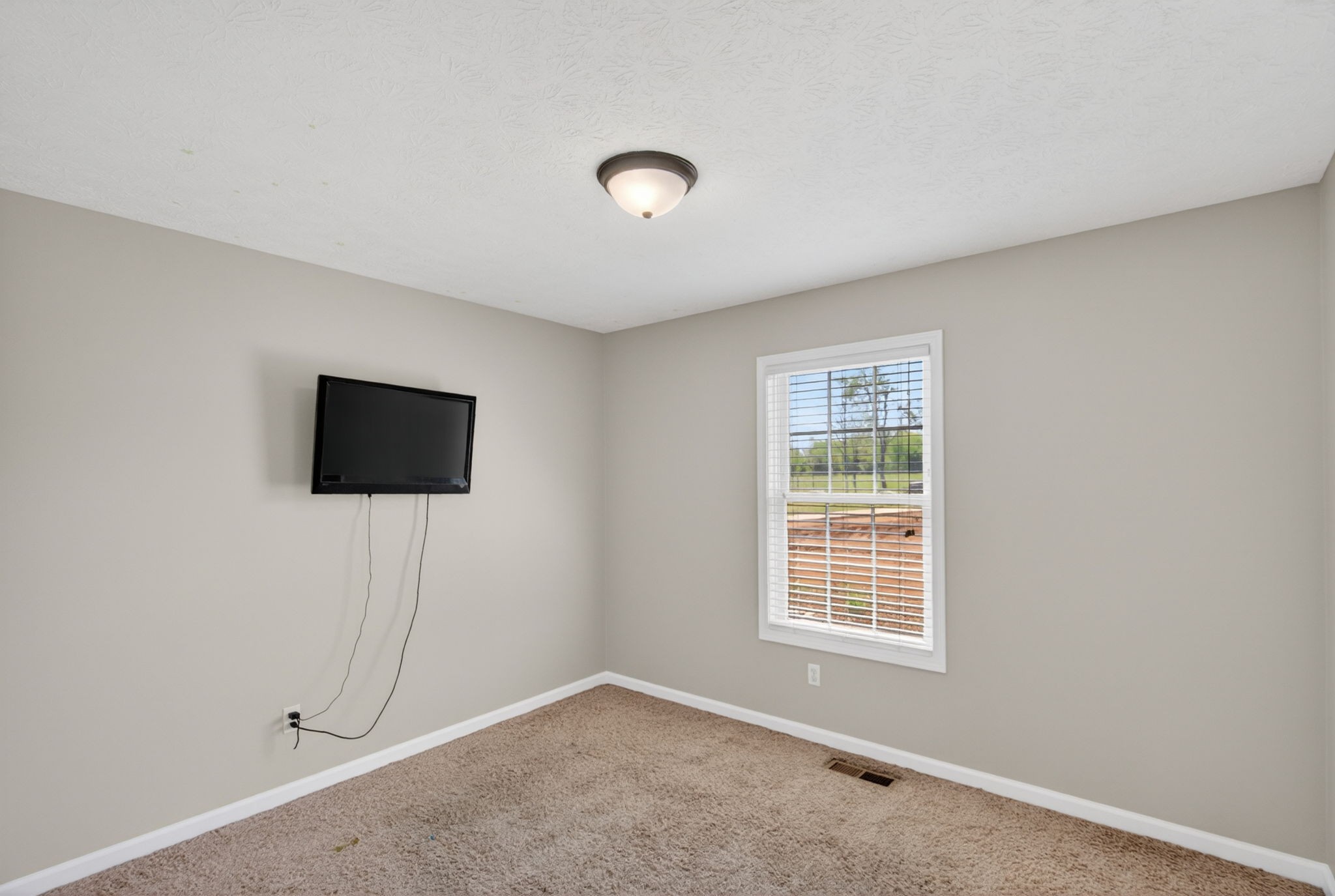 126 Hollands Way Portland, TN 37148 - Photo 26 of 42 a view of a livingroom with a projector