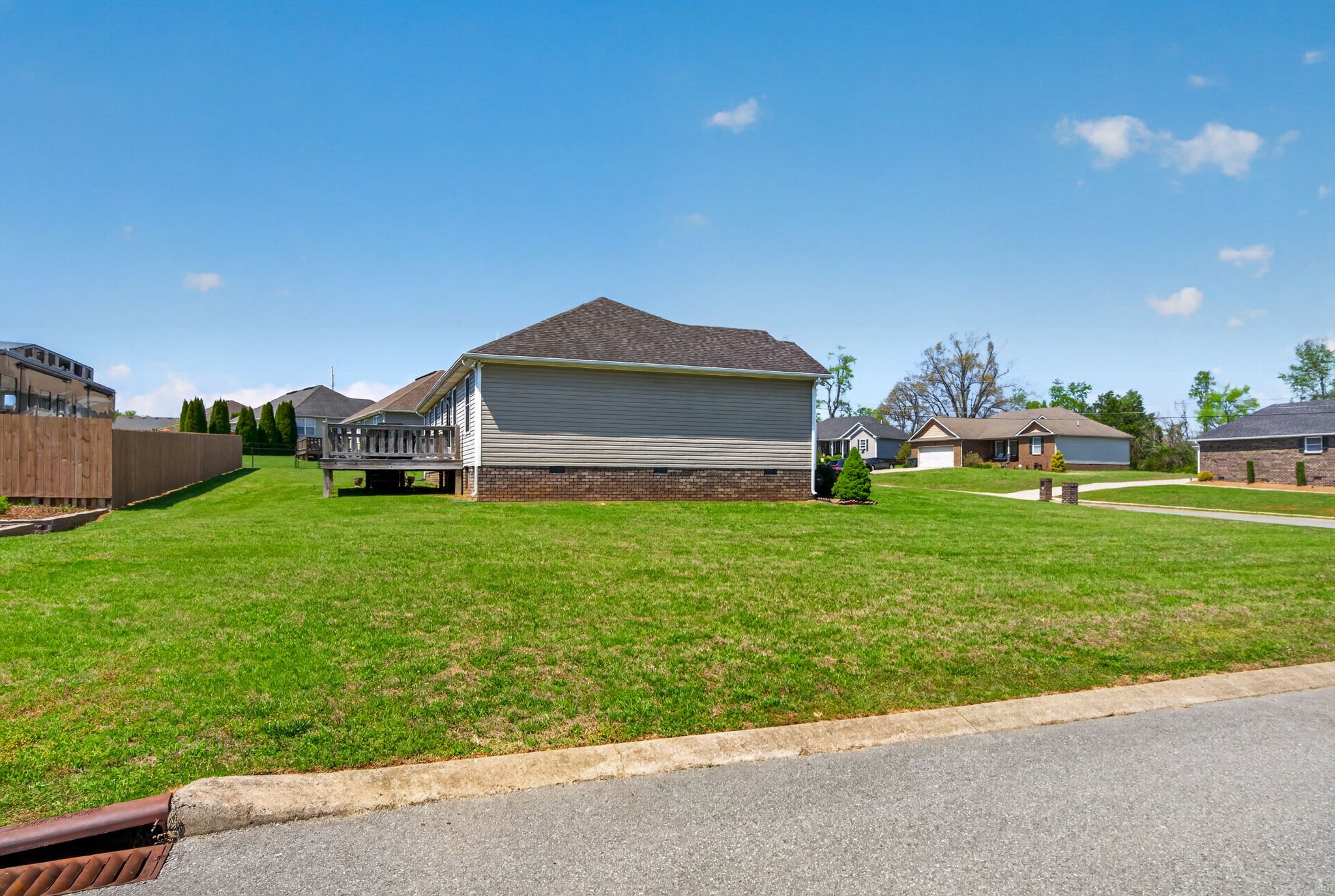 126 Hollands Way Portland, TN 37148 - Photo 40 of 42 a front view of a house with garden