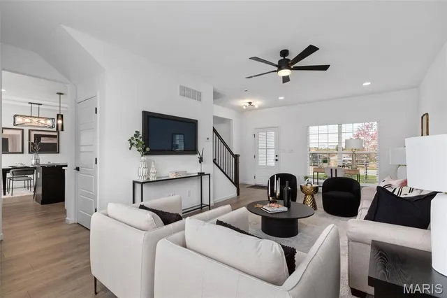 $401,900 | 2 Berwick At Grove, St. Louis, MO 63123