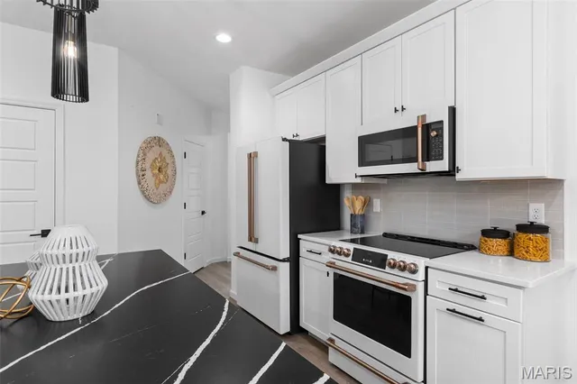 $401,900 | 2 Berwick At Grove, St. Louis, MO 63123