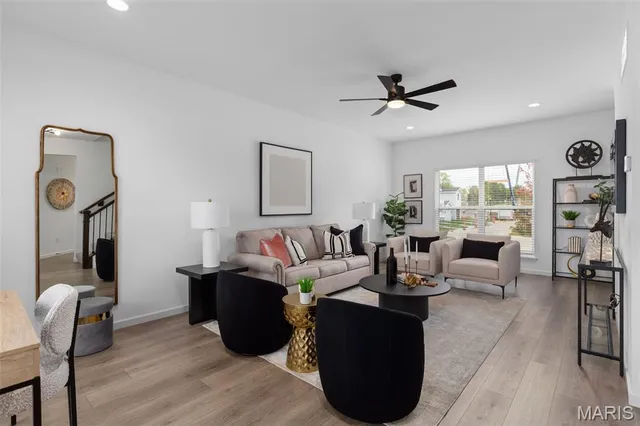 $401,900 | 2 Berwick At Grove, St. Louis, MO 63123