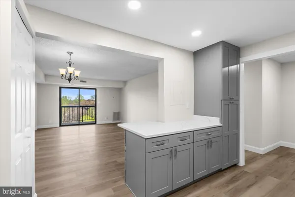 $2,850 | 3800 Powell Lane, Unit 905, Falls Church, VA 22041